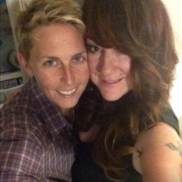 Clothes/Jewelry/Makeup/Purses/Salon Product - Picture 2 of 3